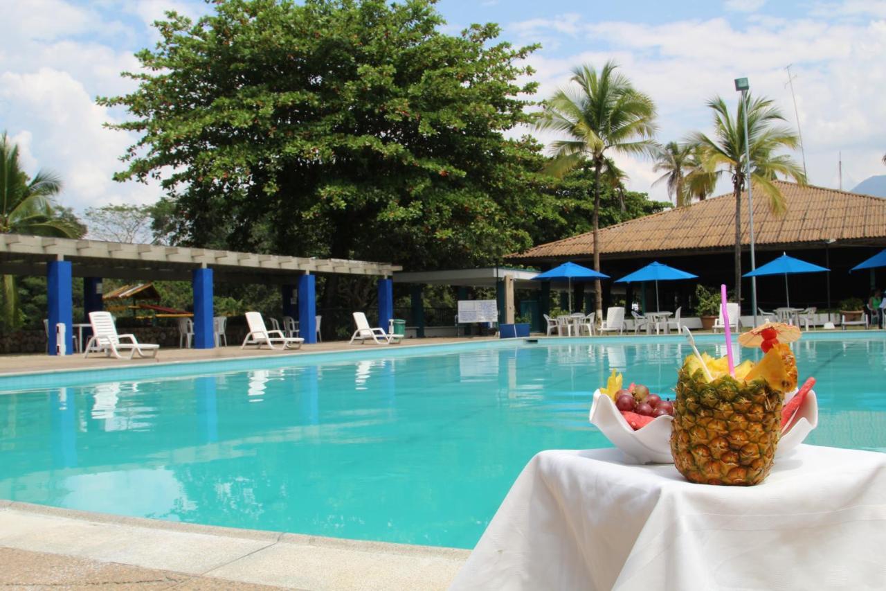 Hotel Guadaira Resort Мелгар Екстериор снимка